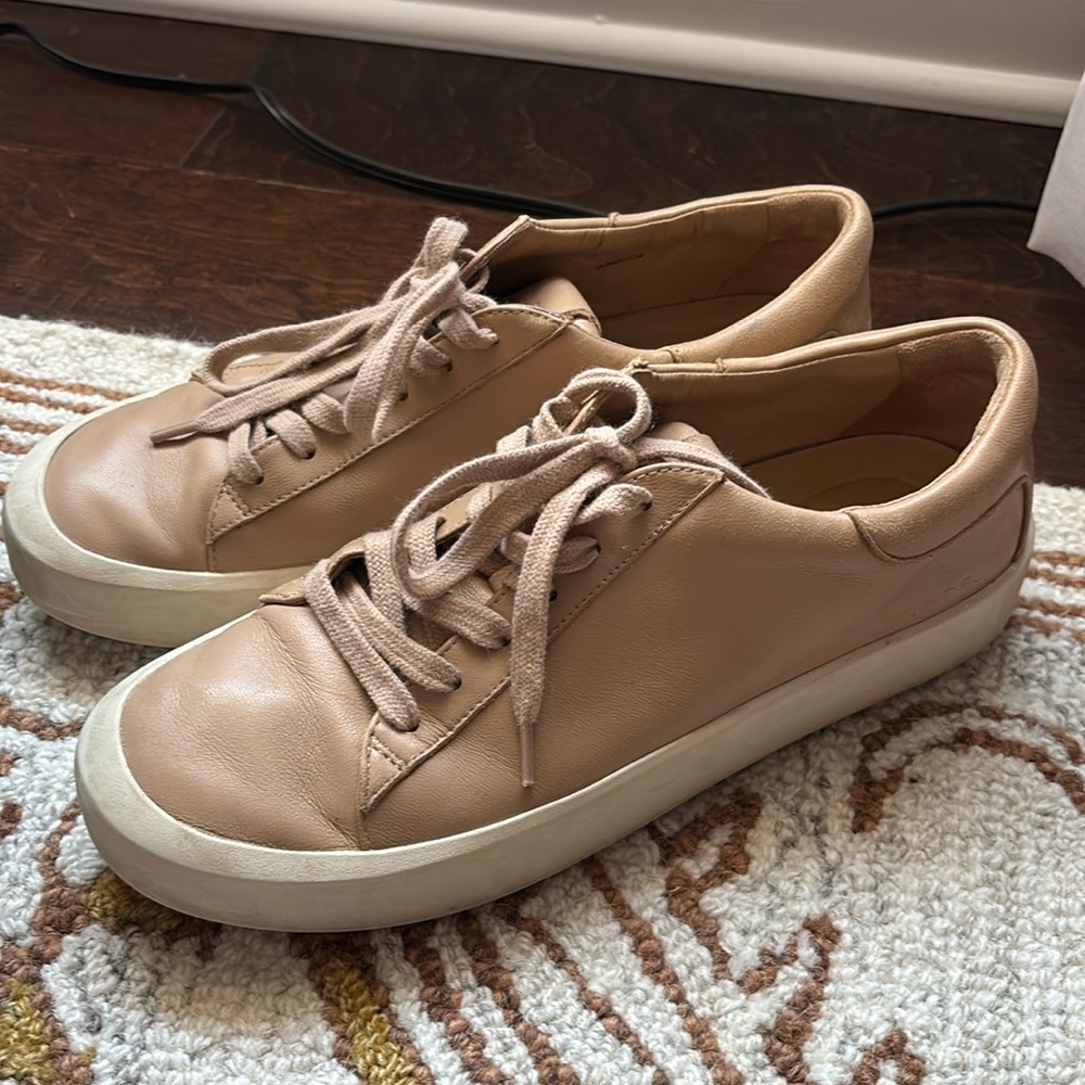 🤎VINCE Tan Leather Sneakers